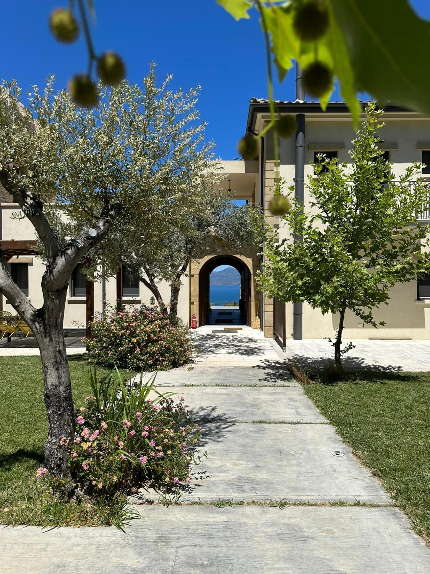 Villa Kalamos / Sea View And Pool Nearby Athens Exterior photo